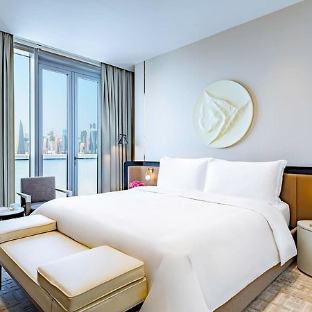 多哈文华东方酒店 外观 照片 A bedroom at the hotel